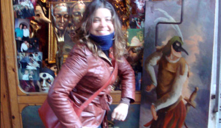 Annie doin’ a jig in Venice.