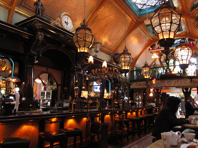 Cafe en Seine interior