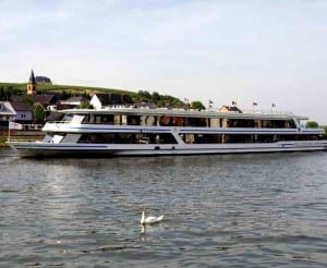 The Princesse Marie-Astrid approaches Wasserbillig in Luxembourg.