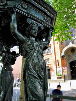 An iconic Wallace fountain holds court at Abbesses.