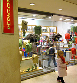 "Teddy" market sacs by Perigot at the Carrousel du Louvre.