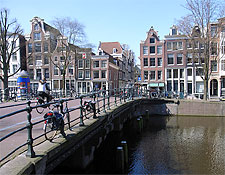 Canalside in Grachtengordel.