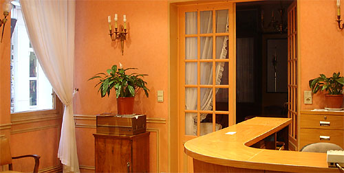 lobby area at Hotel Tiquetonne Paris