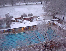 The London Fields pool in winter
