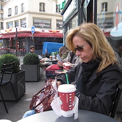 Starbucks Paris Moulin Rouge