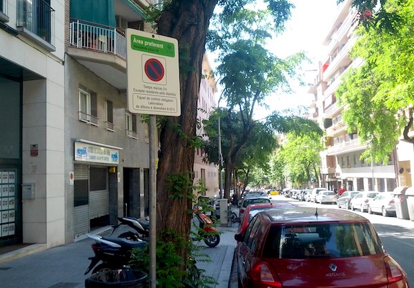 Green parking signs Barcelona