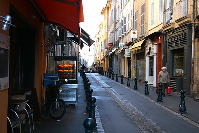 Aix-en-Provence narrow street