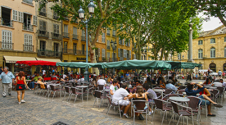 people dining at outdoor patio in Aix-en-Provence