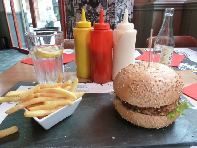 Eating Burgers at Apolo Diner in Barcelona, Spain 