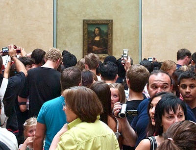 Louvre tourists summer