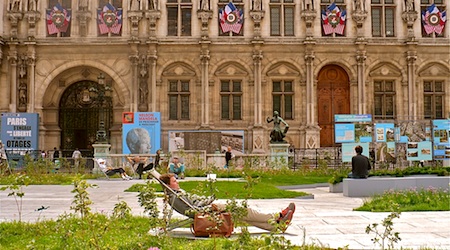 garden outside Hotel de Ville