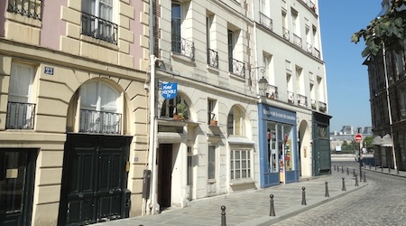 Henri IV Paris exterior