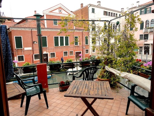 Guests at the Dalla Mora can also relax on the hotel's roof terrace.