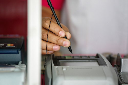 When paying with a card, don't let them convert to dollars! Photo: proimos