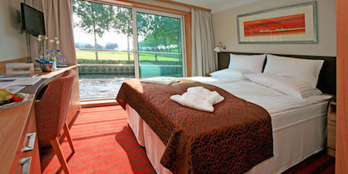 This cabin has a French balcony -- that is, a sliding door that opens to let in air, but doesn't lead to an outdoor balcony.