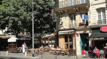 patio tables near exterior of Hotel de Nice