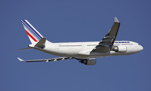 Set up alerts and get miles bonuses to score cheap flights to Europe. Photo: phinalanji