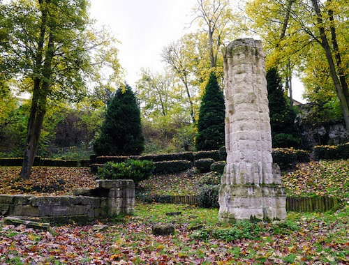 roman ruins at Le Parc de Saint Maur