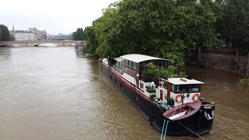 This boat isn't going under any bridges soon.