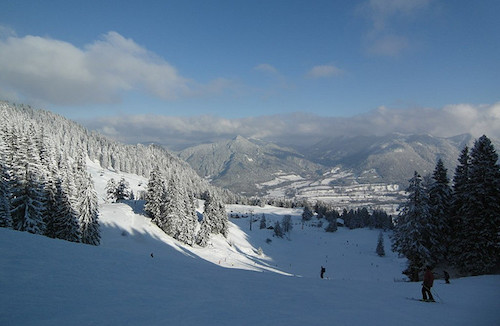 Skiing down into the valley at Brauneck Bergbahn. Photo: Sebastian W.