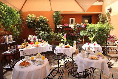 Spend a perfect morning in the lush breakfast garden at Hotel Modigliani. 