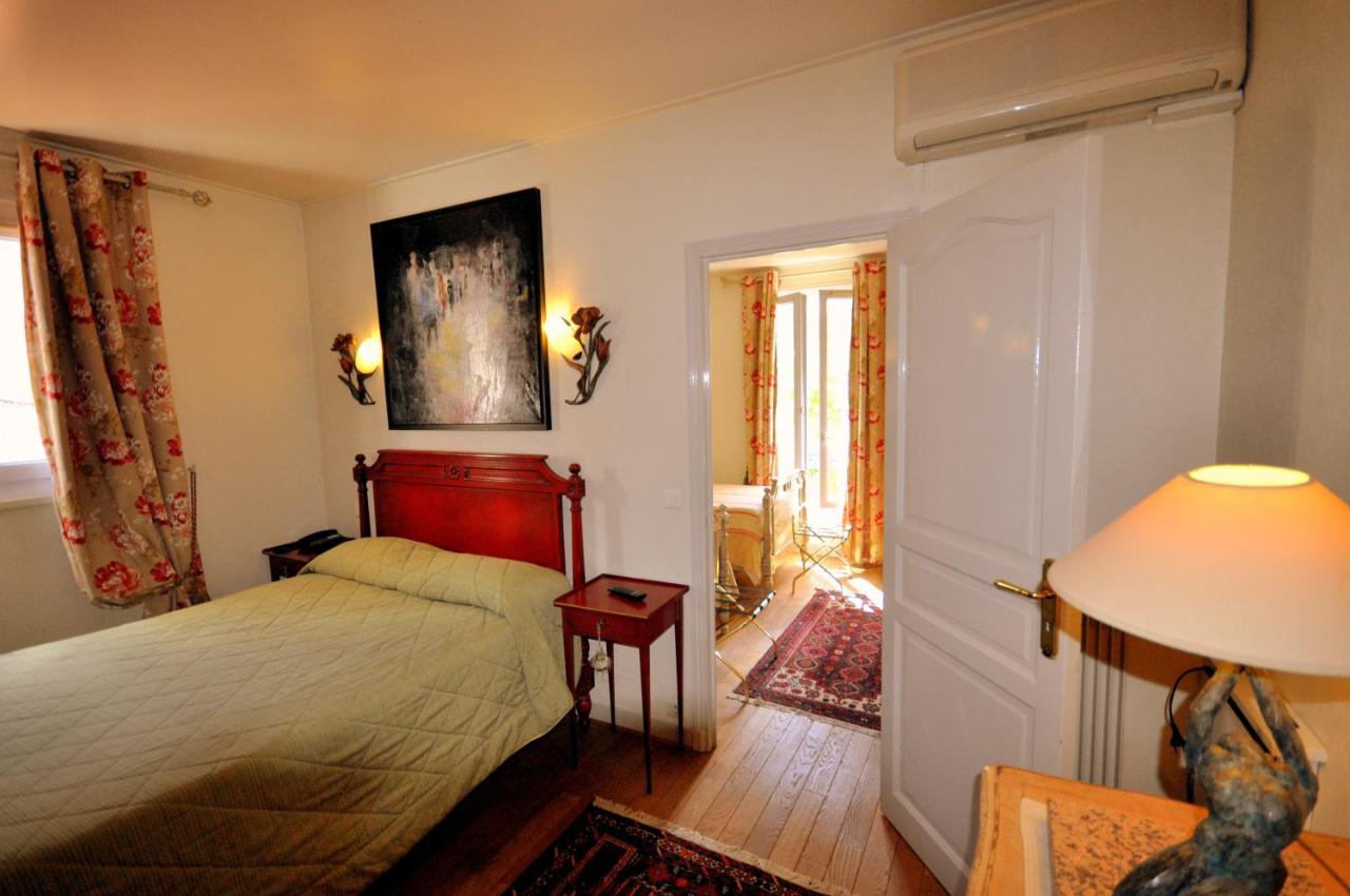 adjoining hotel rooms with double beds at Hotel des Bains, one of the best hotels for families in Paris