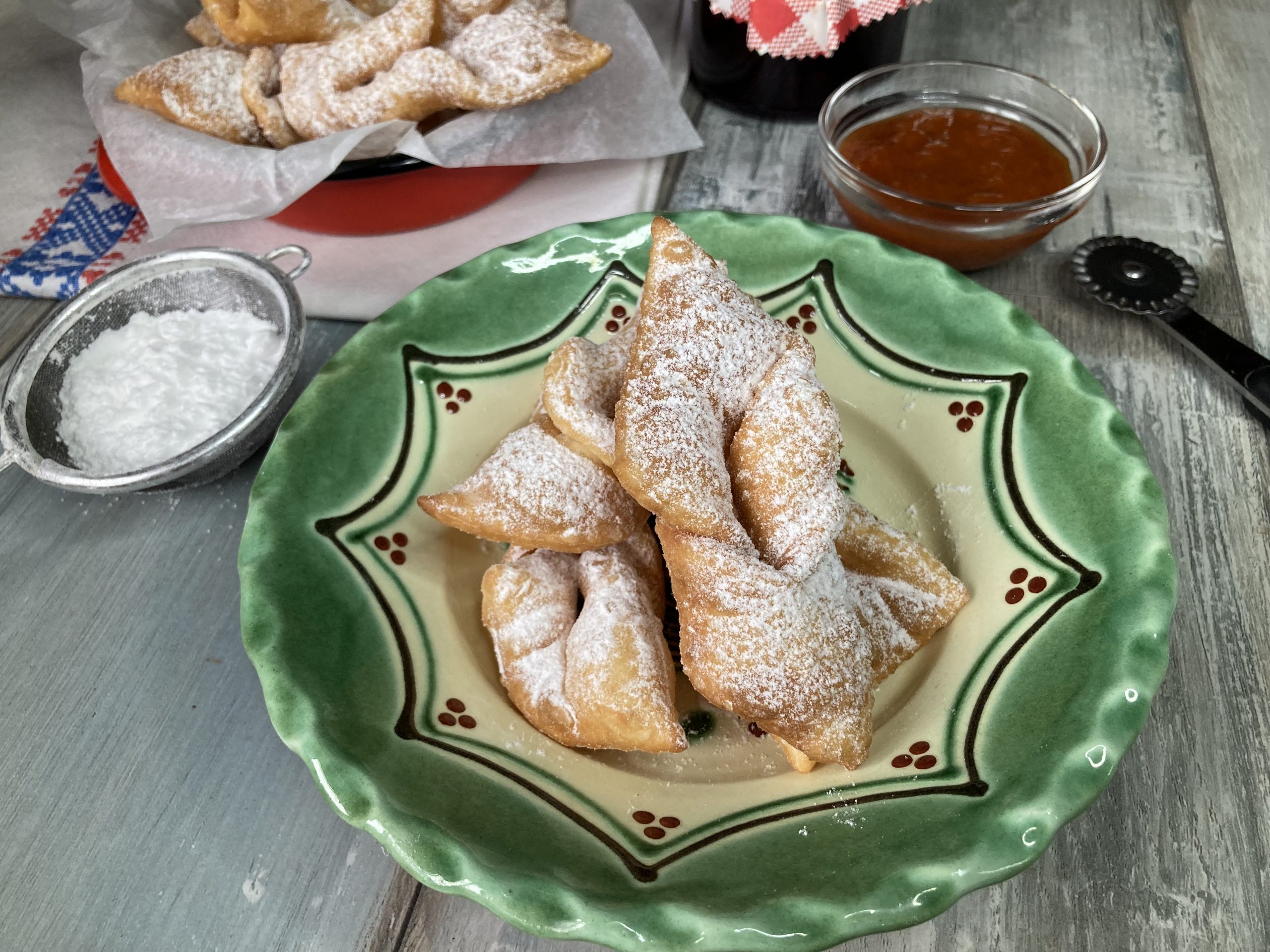 Gyors és egyszerű: A kihagyhatatlan farsangi csörögefánk (recept)