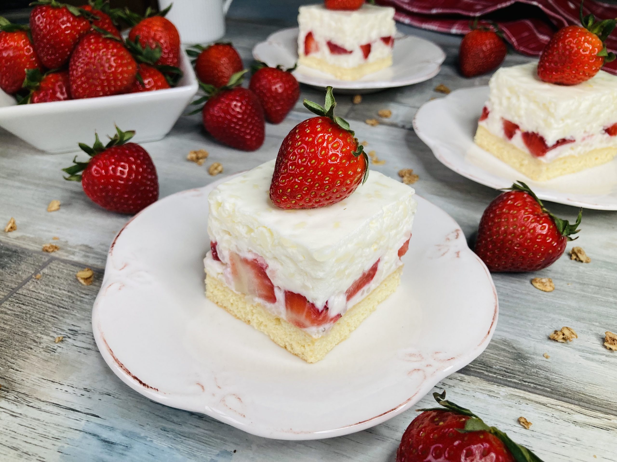 A legkönnyedebb nyári finomság: Epres tejberizsszelet (recept)