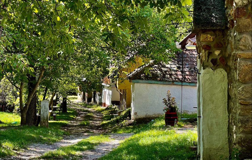 Romantikus őszi sétákra invitál a Pilis hangulatos pincefaluja