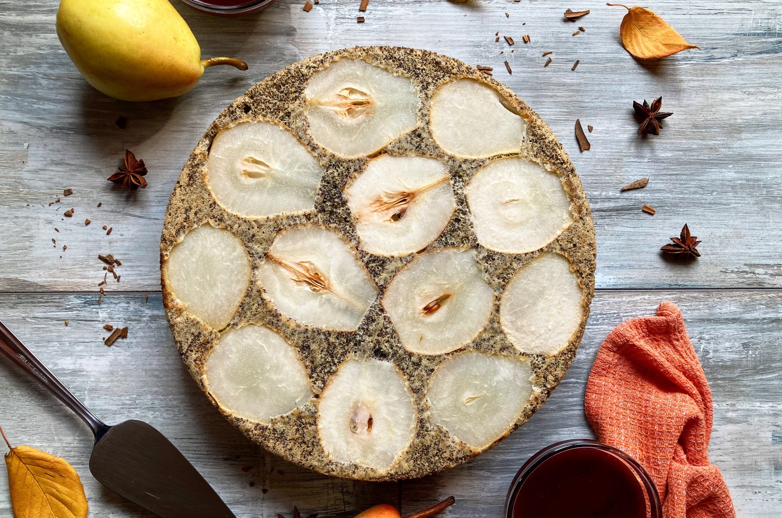 Az ősz íze süteménybe zárva: Körtés-mákos pite szilvalekvárral (recept)