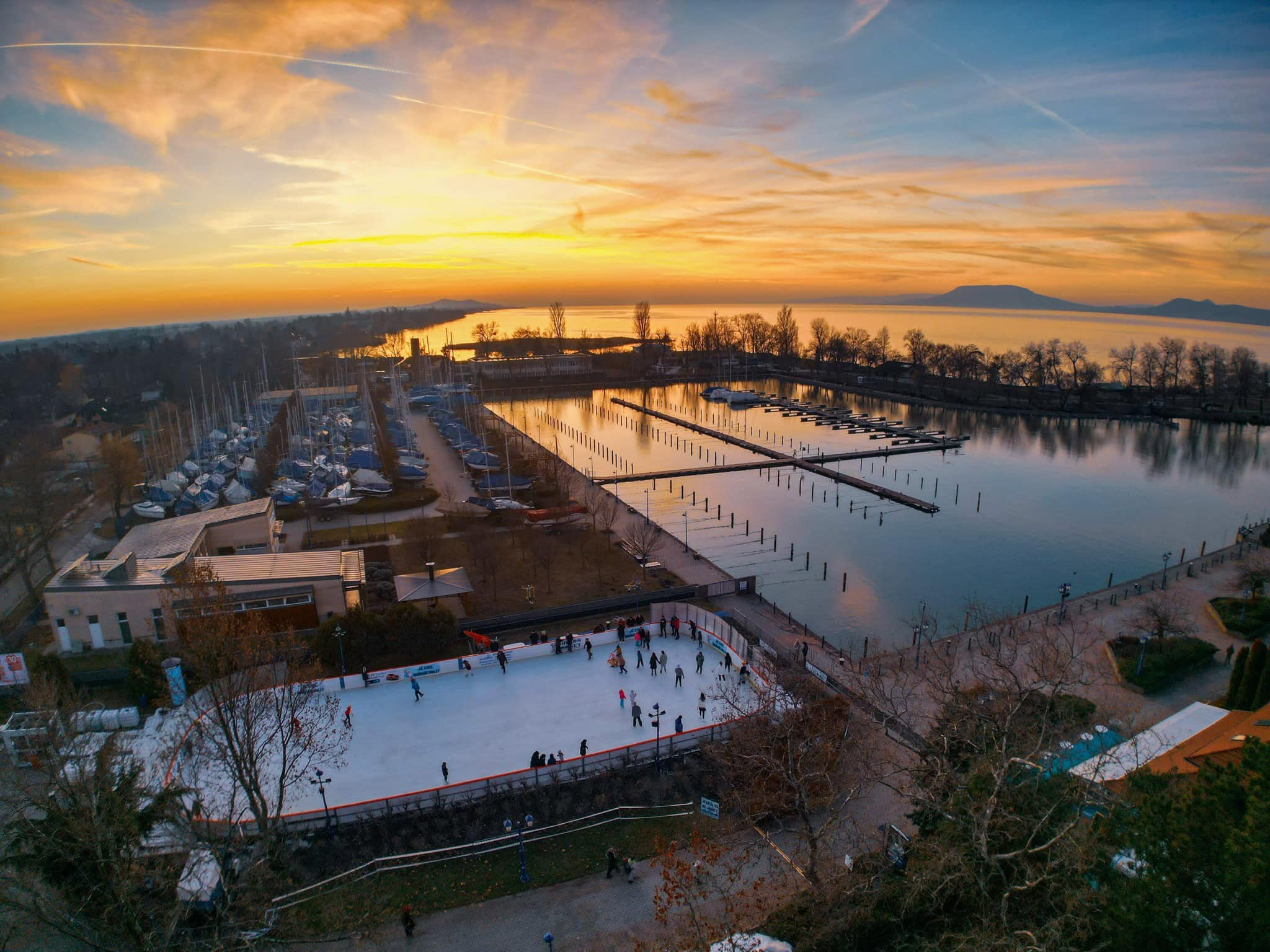 10 festői korcsolyapálya, ahol magunkba szívhatjuk a téli Balaton hangulatát