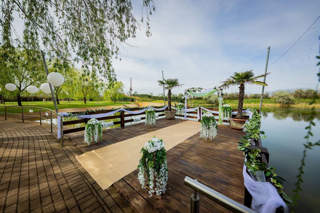 Tóparti esküvő: Nádas Pihenőpark